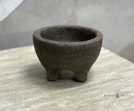 صحن تقديم حجري غامق