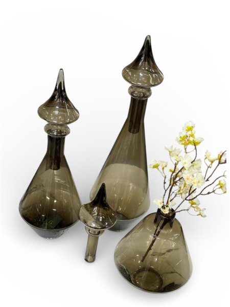 طقم فازات زجاجية فاخرة بغطاء أنيق