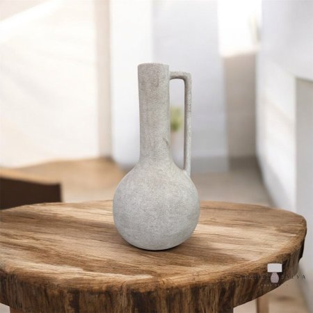 فازا حجر مع مسكة يد