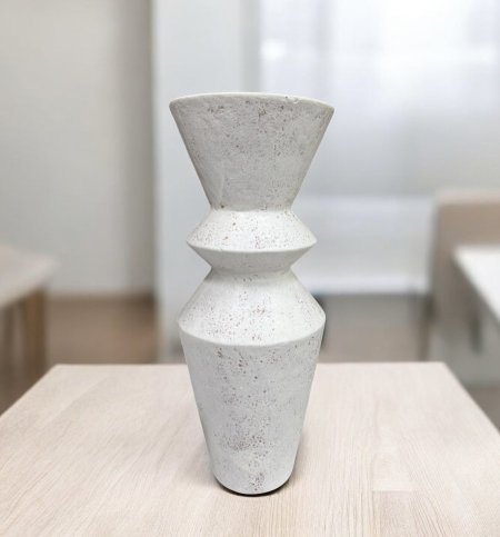 جرة حجر ثقيل حجم كبير