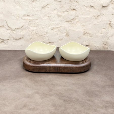 قاعدة خشب أكاسيا مع صحنين حجر صغار