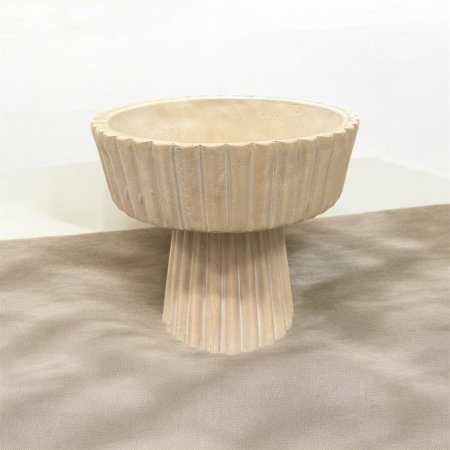 مضيفة حجر مع رجل حجم كبير