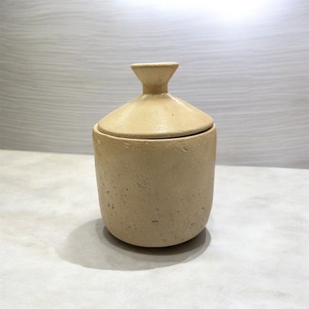 مضيفة حجر مع غطاء بيج سادة حجم وسط