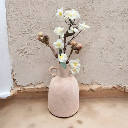 مزهرية فخار خشن مع يد