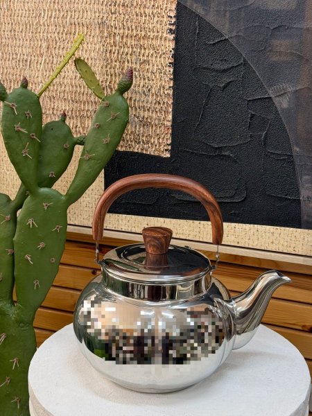 إبريق شاي ألمنيوم حجم عملاق ، مع إضافة الخشبي