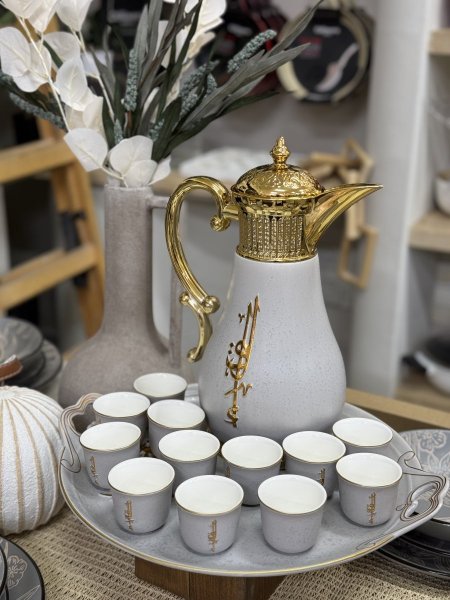 طقم سخانة مع 12 فنجان وصينية بورسلان