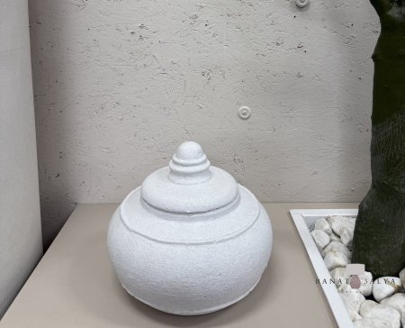 مضيفة حجر ابيض مع غضاء