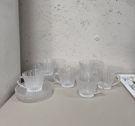 طقم كاسات شاي شفاف منقش 12 قطعة (6 صحون ، 6 كاسات)