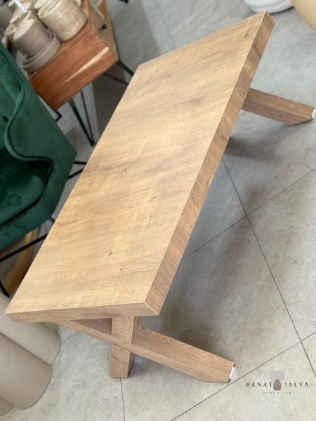 طاولة الإكس الخشبية