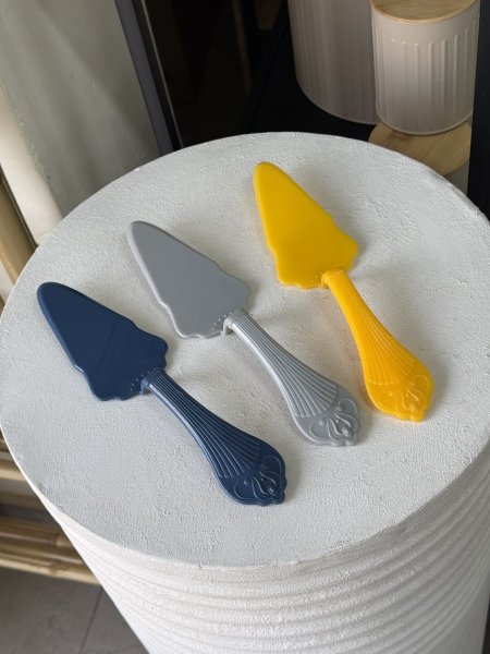 حمّالة للكعك بلاستيك