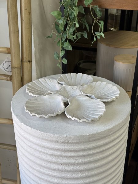 صحن مقسم حجر ابيض بتصميم الصدف (5 اقسام)