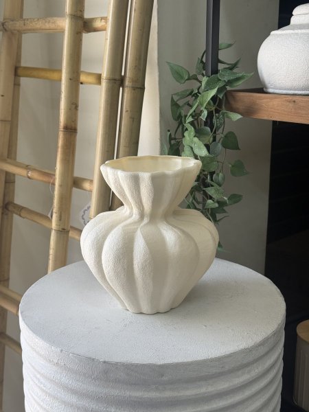 فازا بلاستيك بتصميم الوردة حجم وسط