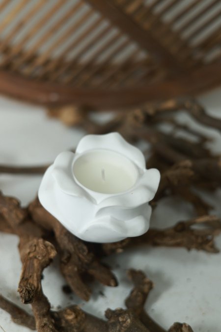 شمعة الوردة حجر