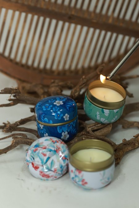 شموع بعلب ملونة