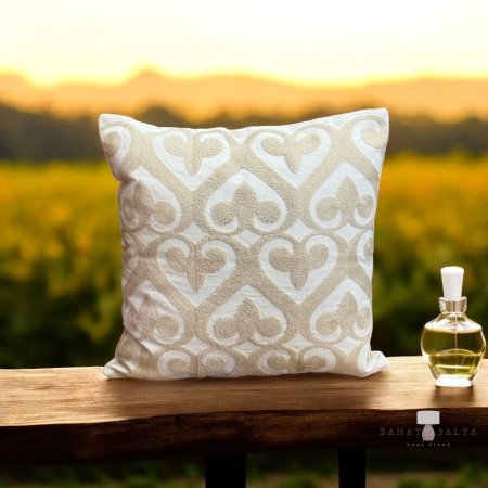 أبيض تطريز بيج