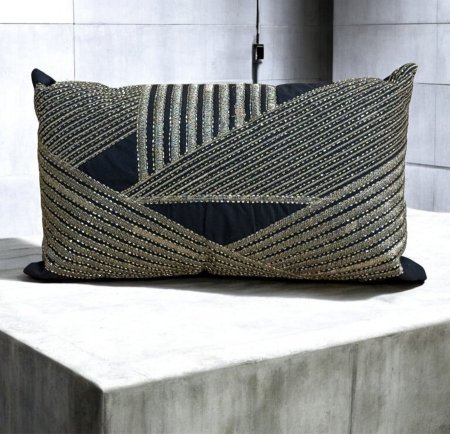 مخدة ديكور مع خرز