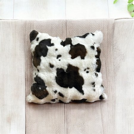 مخدة ديكور بطبعة جلد البقرة