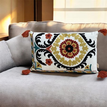 مخدة ديكور تطريز هندي يدوية الصُنع